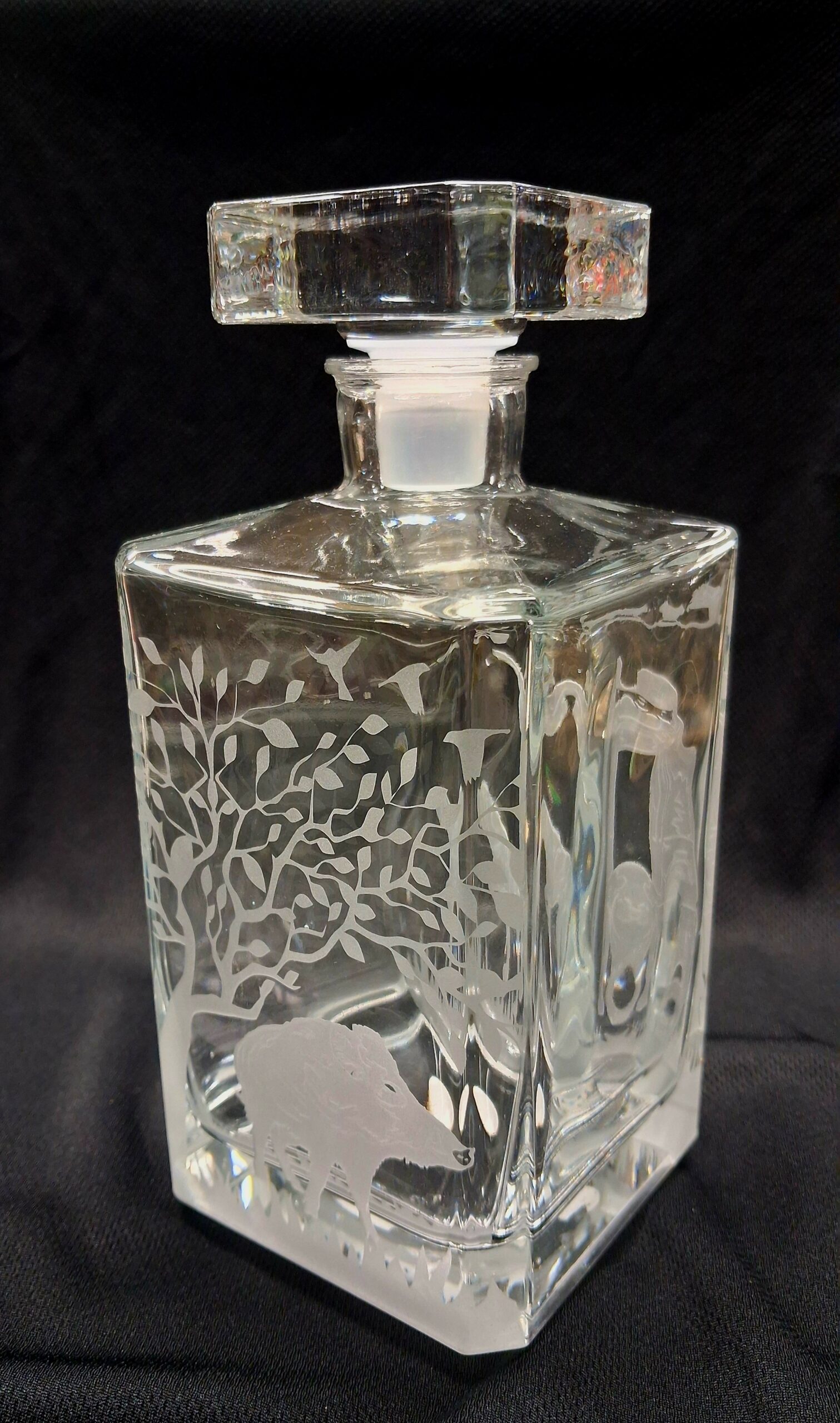 Karafin graveeritud metssea motiiviga - Image 4